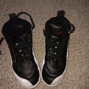 Jordan retro 12 playoffs youth